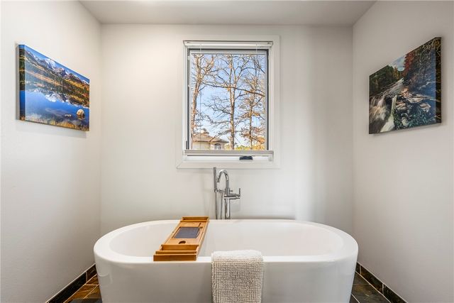 22 Ravenshoe Road, Rogers, AR 72756