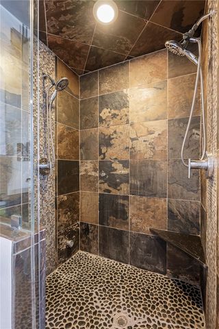 22 Ravenshoe Road, Rogers, AR 72756