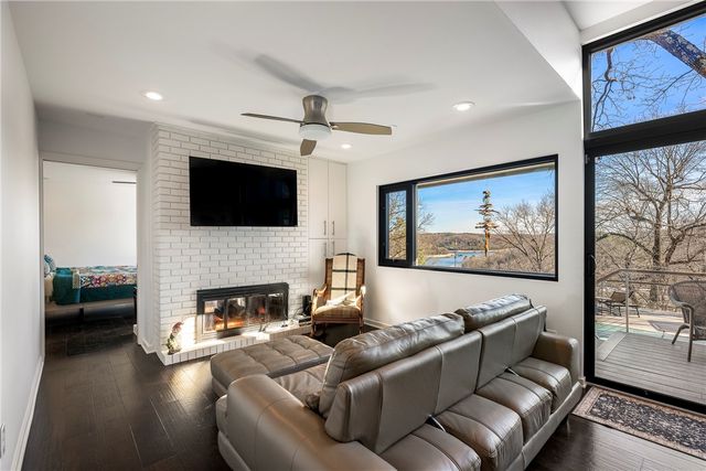 22 Ravenshoe Road, Rogers, AR 72756