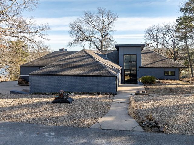 22 Ravenshoe Road, Rogers, AR 72756