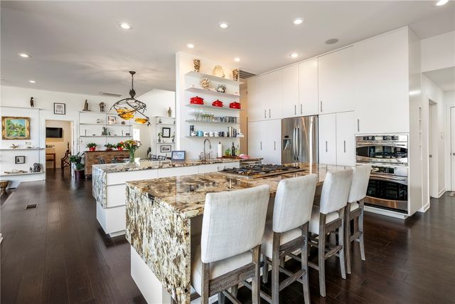 22 Ravenshoe Road, Rogers, AR 72756