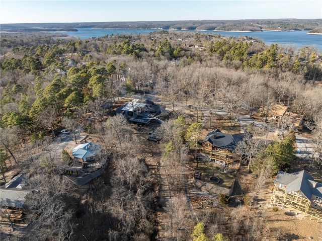 22 Ravenshoe Road, Rogers, AR 72756