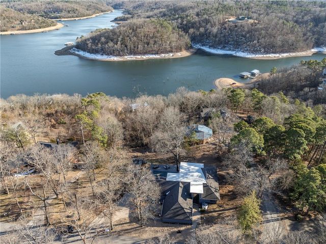 22 Ravenshoe Road, Rogers, AR 72756