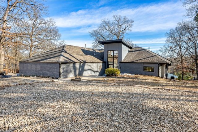 22 Ravenshoe Road, Rogers, AR 72756