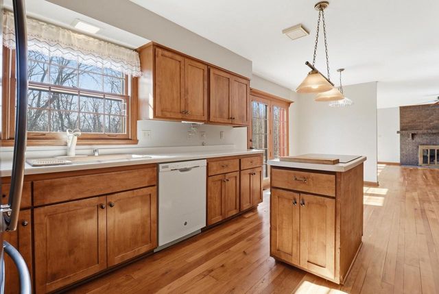 8541 W Midland DRIVE, Greendale, WI 53129