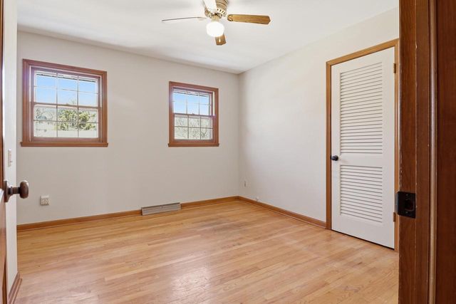 8541 W Midland DRIVE, Greendale, WI 53129