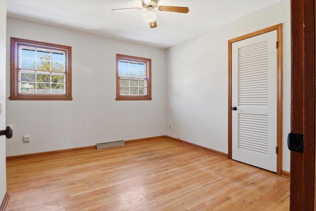 8541 W Midland DRIVE, Greendale, WI 53129