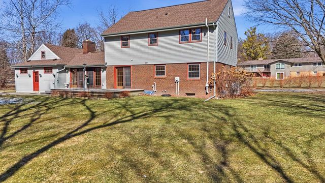 8541 W Midland DRIVE, Greendale, WI 53129