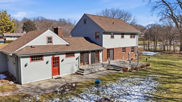 8541 W Midland DRIVE, Greendale, WI 53129