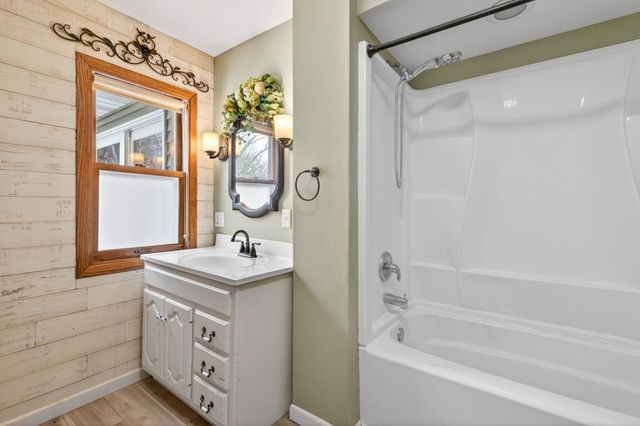 1612 Goodview Avenue N, Oakdale, MN 55128