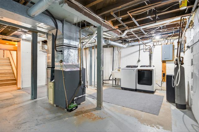 1612 Goodview Avenue N, Oakdale, MN 55128