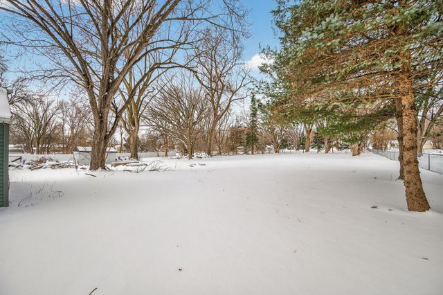 1612 Goodview Avenue N, Oakdale, MN 55128