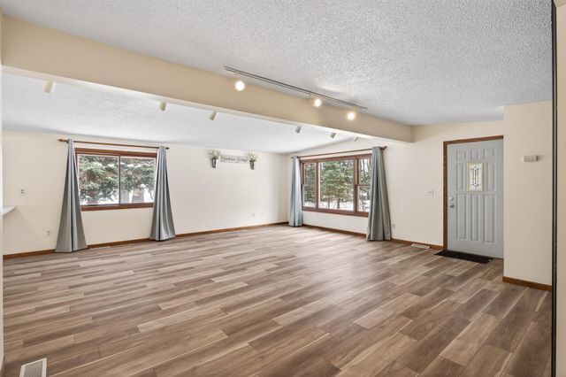 1612 Goodview Avenue N, Oakdale, MN 55128