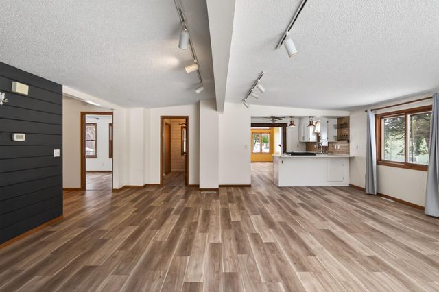 1612 Goodview Avenue N, Oakdale, MN 55128