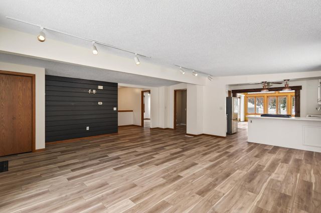 1612 Goodview Avenue N, Oakdale, MN 55128