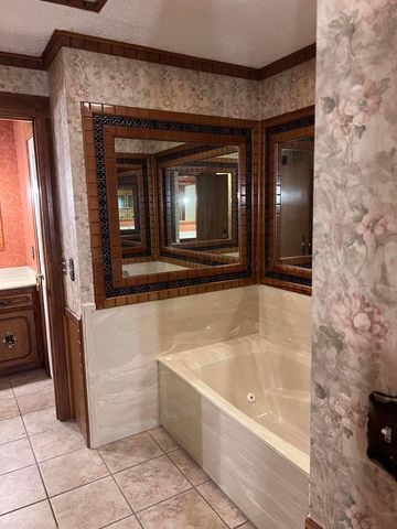 807 Arrah Avenue, Friona, TX 79035