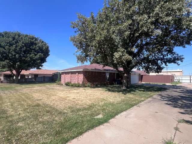 807 Arrah Avenue, Friona, TX 79035
