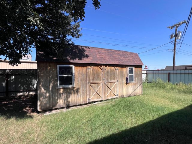 807 Arrah Avenue, Friona, TX 79035
