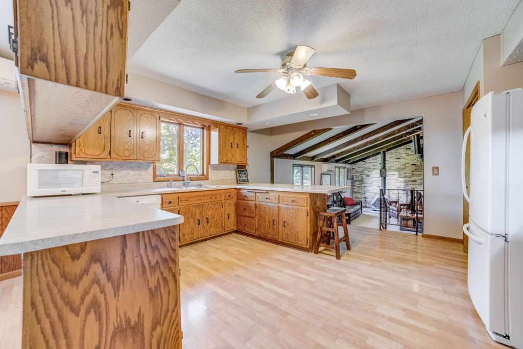 638 Kim Avenue, Hamburg, MN 55339 — photo 2