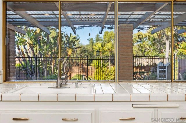 2006 Catalina Ave, Vista, CA 92084