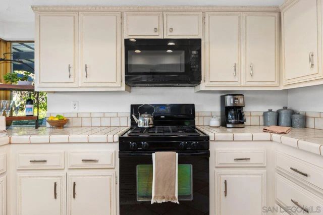 2006 Catalina Ave, Vista, CA 92084