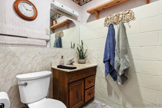 2006 Catalina Ave, Vista, CA 92084