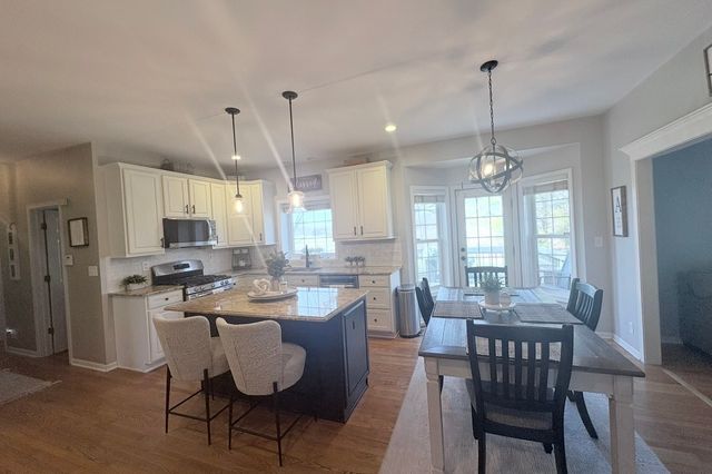 N552 W Weaver Circle, Geneva, IL 60134