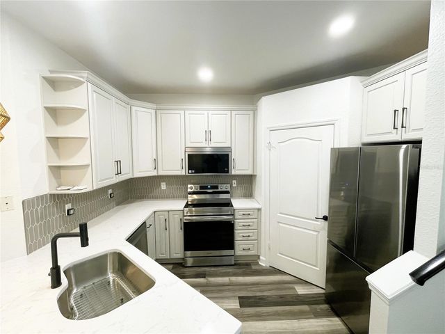 614 SEASCAPE WAY, Tampa, FL 33602