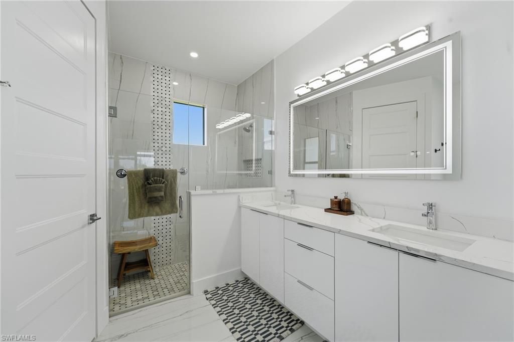 Image 17 of property listing at 2530 SW 4th PL, Cape Coral, FL 33914