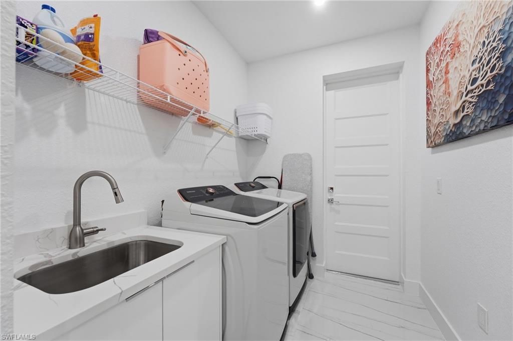 Image 18 of property listing at 2530 SW 4th PL, Cape Coral, FL 33914