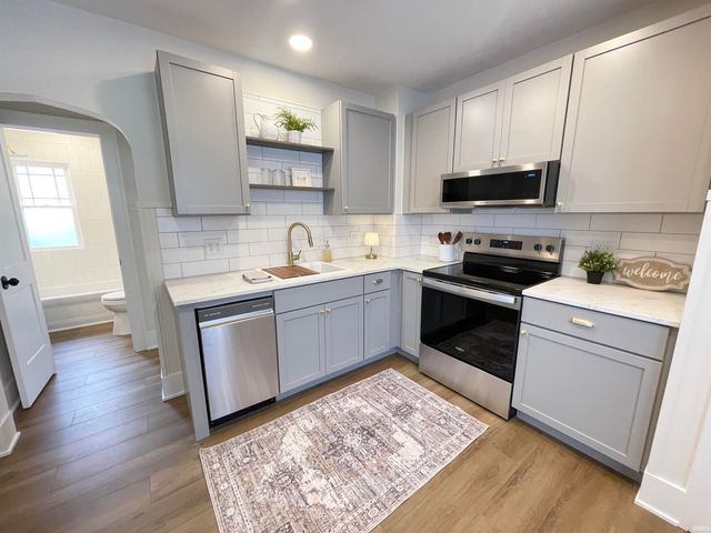 118 W 12Th Street, Mishawaka, IN 46544