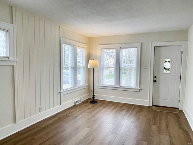 118 W 12Th Street, Mishawaka, IN 46544