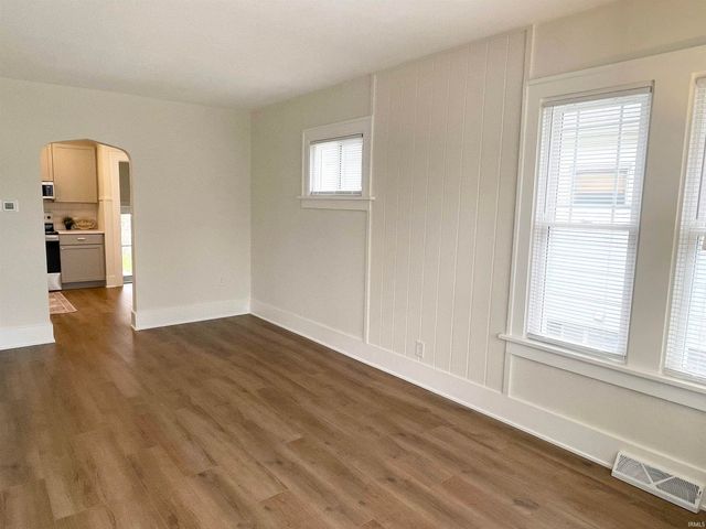 118 W 12Th Street, Mishawaka, IN 46544