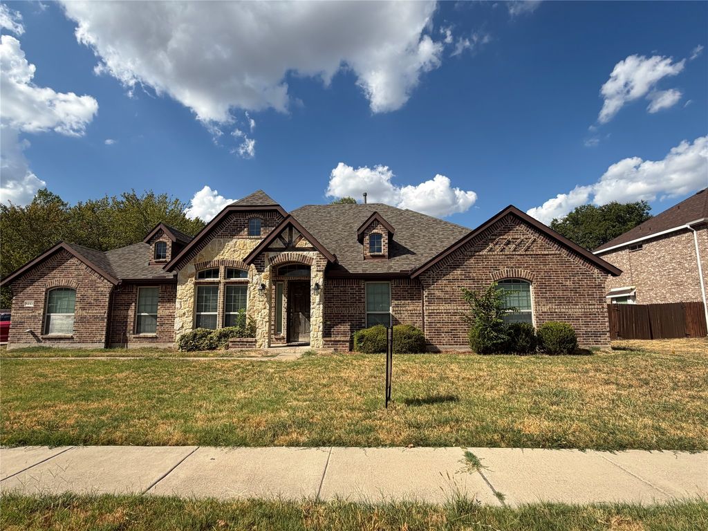 1253 Carriage Creek Drive, Desoto, TX 75115 — exterior