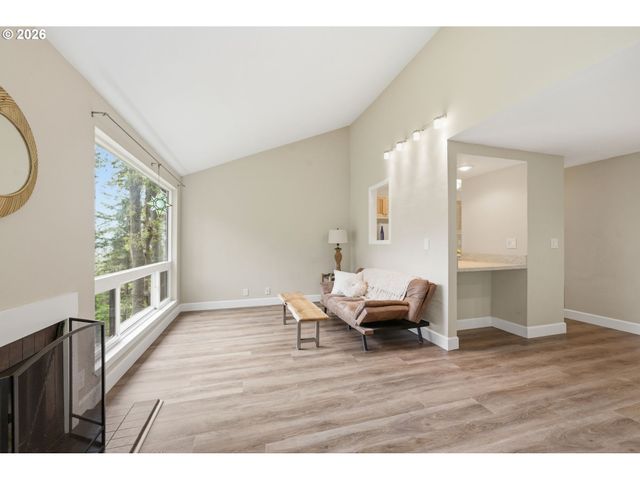 417 STONEWOOD Dr, Eugene, OR 97405