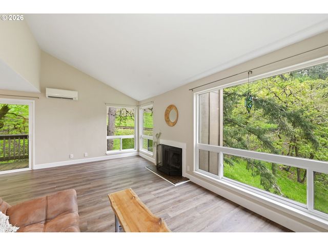 417 STONEWOOD Dr, Eugene, OR 97405