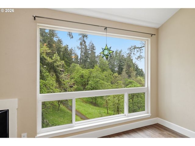 417 STONEWOOD Dr, Eugene, OR 97405