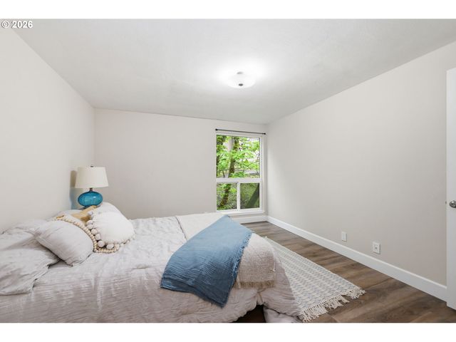 417 STONEWOOD Dr, Eugene, OR 97405