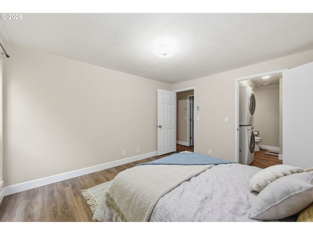 417 STONEWOOD Dr, Eugene, OR 97405