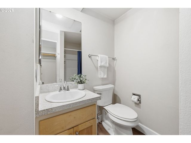 417 STONEWOOD Dr, Eugene, OR 97405