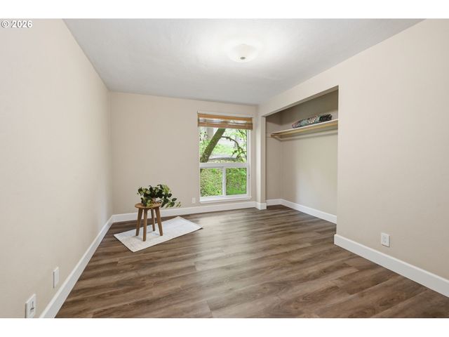 417 STONEWOOD Dr, Eugene, OR 97405