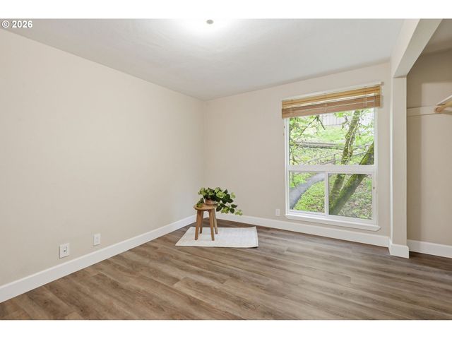 417 STONEWOOD Dr, Eugene, OR 97405