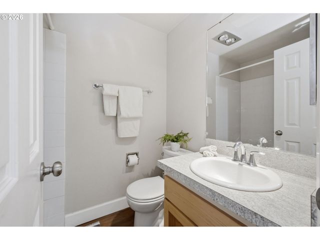 417 STONEWOOD Dr, Eugene, OR 97405