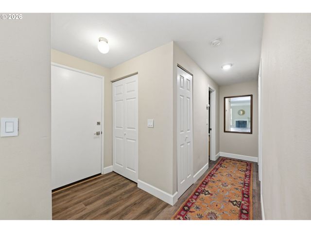 417 STONEWOOD Dr, Eugene, OR 97405