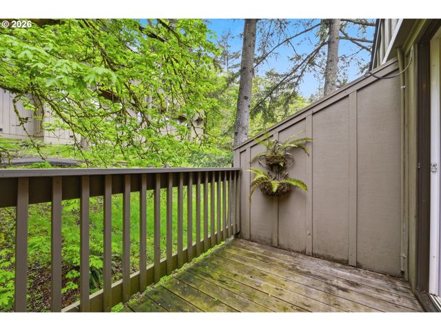 417 STONEWOOD Dr, Eugene, OR 97405