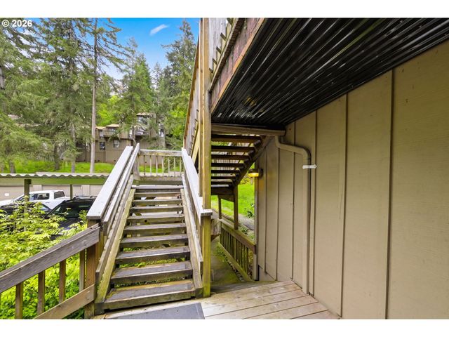 417 STONEWOOD Dr, Eugene, OR 97405