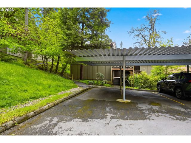 417 STONEWOOD Dr, Eugene, OR 97405