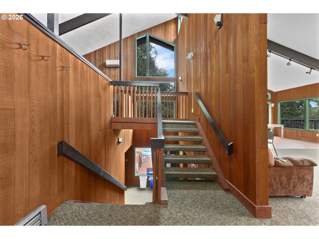 417 STONEWOOD Dr, Eugene, OR 97405