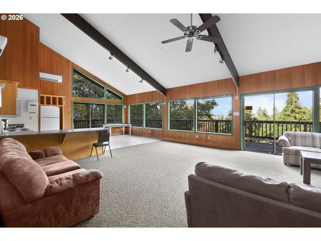 417 STONEWOOD Dr, Eugene, OR 97405