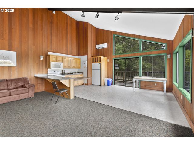 417 STONEWOOD Dr, Eugene, OR 97405